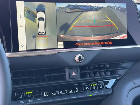 Used 2026 Toyota Crown Signia w/ Advanced Technology Package image 25