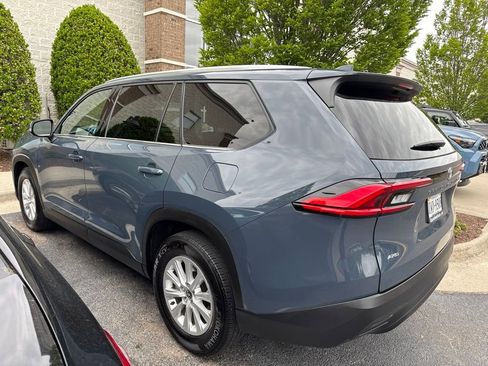 Used 2024 Toyota Grand Highlander AWD image 3