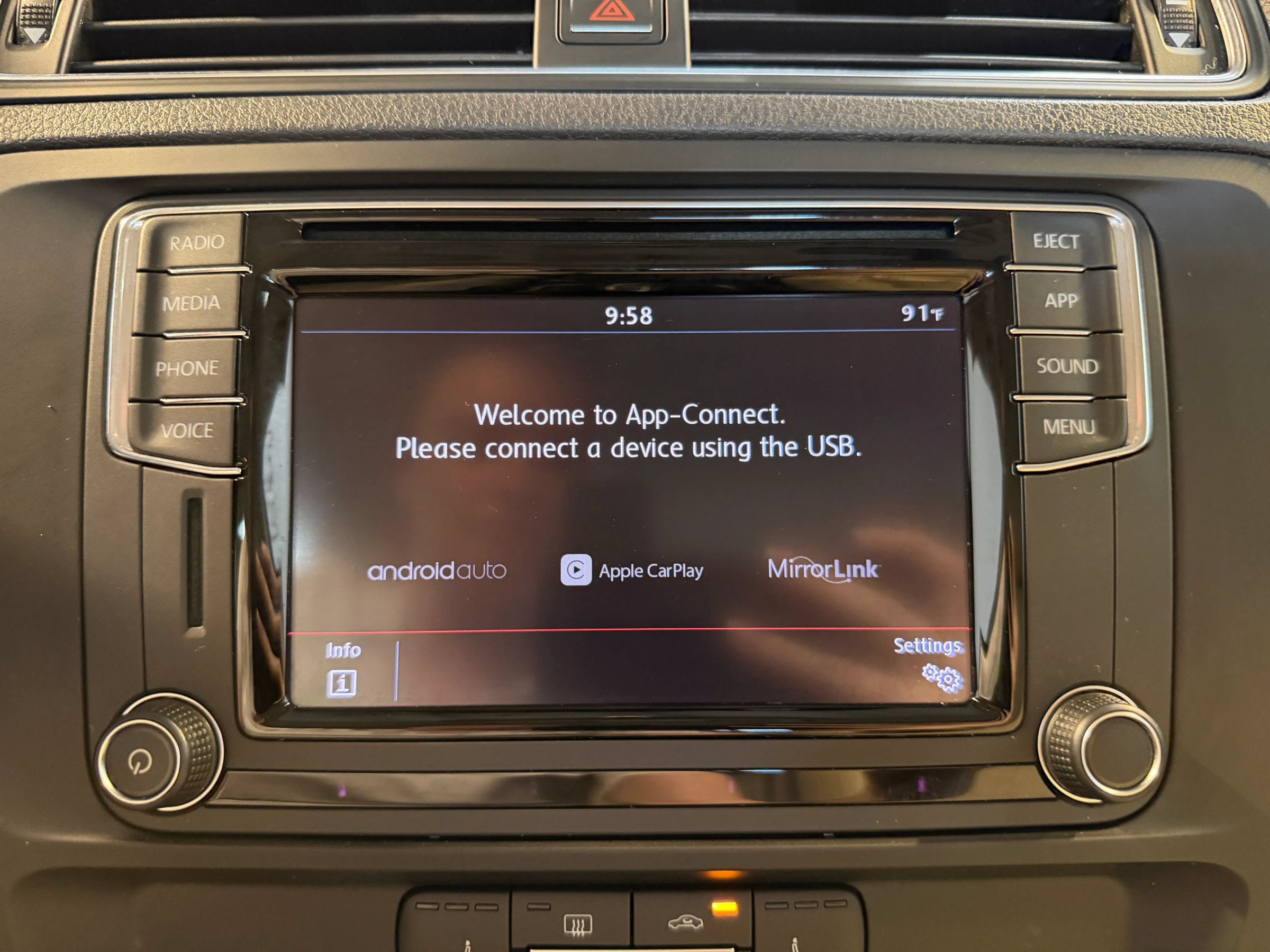 Used 2018 Volkswagen Jetta SE FWD image 18