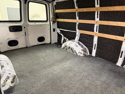 Used 2018 Chevrolet Express 2500 RWD image 26