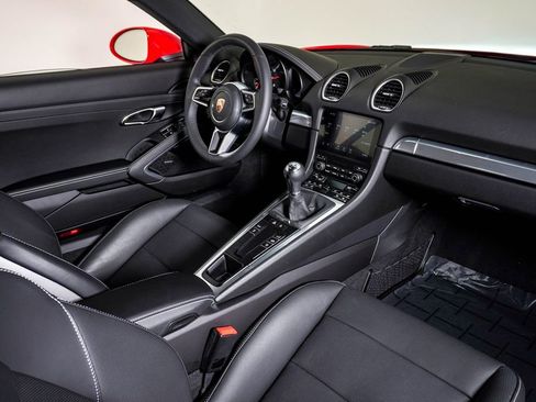Used 2024 Porsche 718 Cayman RWD image 15