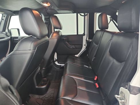 Certified 2017 Jeep Wrangler Unlimited Sahara AWD/4WD image 31