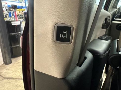 Used 2023 Chrysler Voyager LX FWD image 28