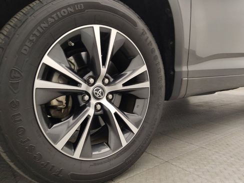 Used 2018 Toyota Highlander Plus FWD image 31