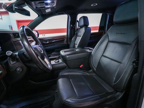 Used 2022 GMC Yukon XL Denali RWD image 12