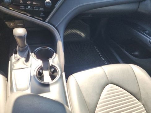 Used 2020 Toyota Camry SE image 17