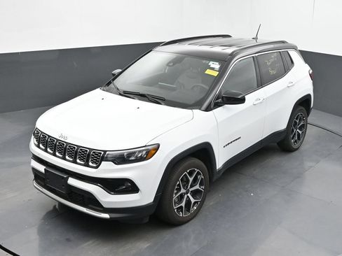 Used 2025 Jeep Compass Limited AWD/4WD image 17