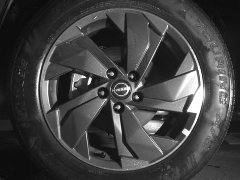 Used 2025 Nissan Rogue SV image 12