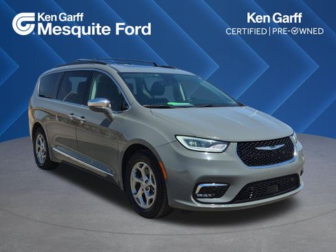 Used 2022 Chrysler Pacifica Limited FWD image 1