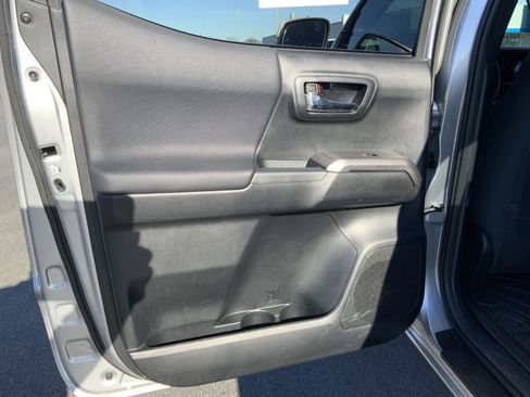 Used 2017 Toyota Tacoma TRD Off-Road image 50