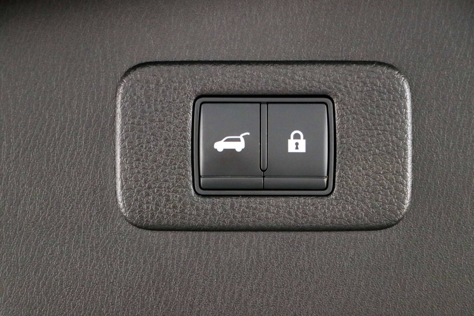 Used 2021 Nissan Armada SV w/ SV Appearance Package RWD image 32