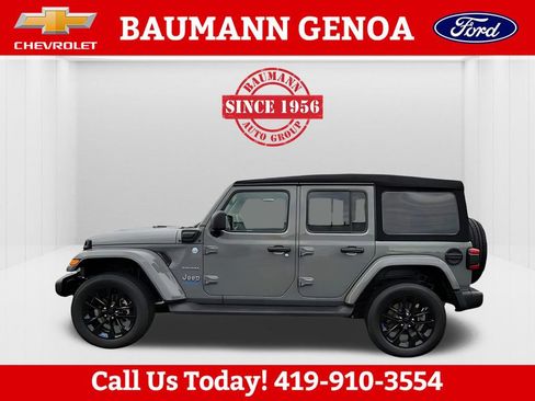 Used 2022 Jeep Wrangler Unlimited Sahara w/ Cold Weather Group image 9