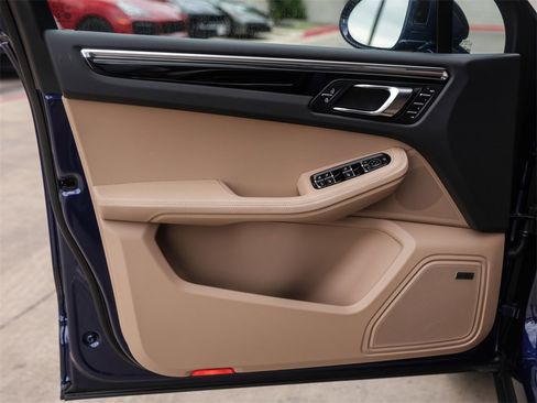 Used 2025 Porsche Macan image 31