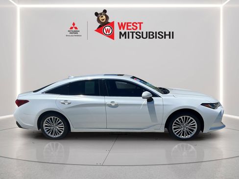 Used 2019 Toyota Avalon Limited w/ Advanced Safety Package FWD image 6