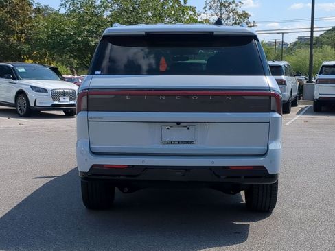 New 2025 Lincoln Navigator Reserve AWD/4WD image 4