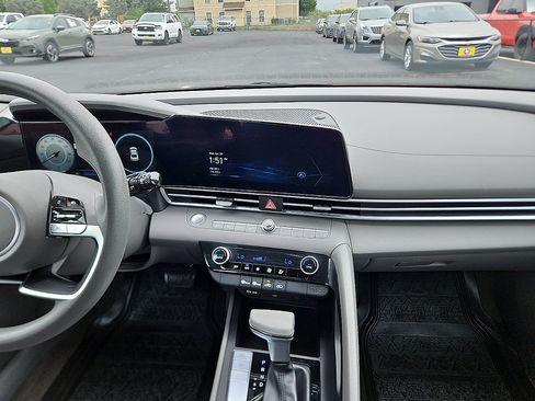 Used 2024 Hyundai Elantra SEL FWD image 10