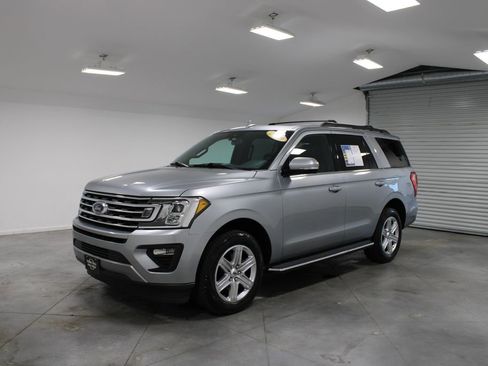 Used 2020 Ford Expedition XLT w/ Equipment Group 202A RWD image 4