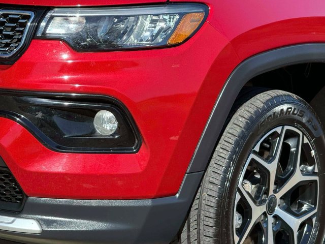 Certified 2025 Jeep Compass Limited AWD/4WD image 10