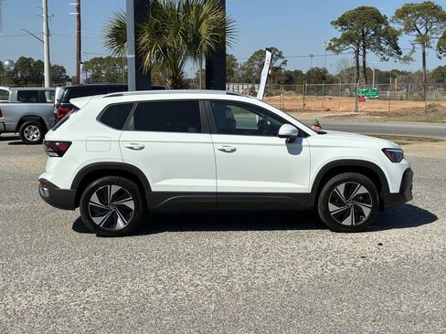 New 2026 Volkswagen Taos SE image 8