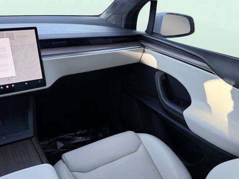 Used 2022 Tesla Model X AWD/4WD image 60
