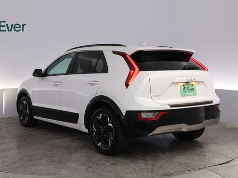 Used 2023 Kia Niro Wave FWD image 17