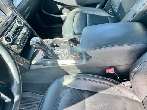 Used 2018 Ford Explorer XLT w/ Equipment Group 202A AWD/4WD image 11
