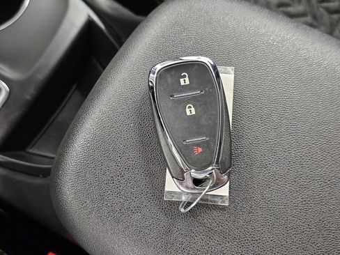 Used 2023 Chevrolet Equinox LT image 34