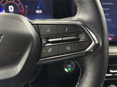 Used 2025 Chevrolet Traverse LT image 19