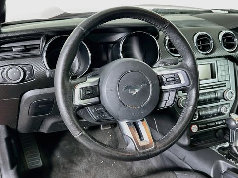 Used 2015 Ford Mustang Coupe RWD image 18