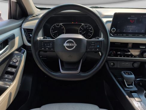 Used 2025 Nissan Rogue SV AWD/4WD image 17