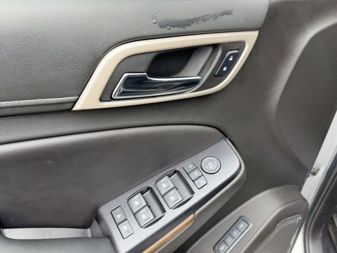 Used 2018 GMC Yukon Denali image 13