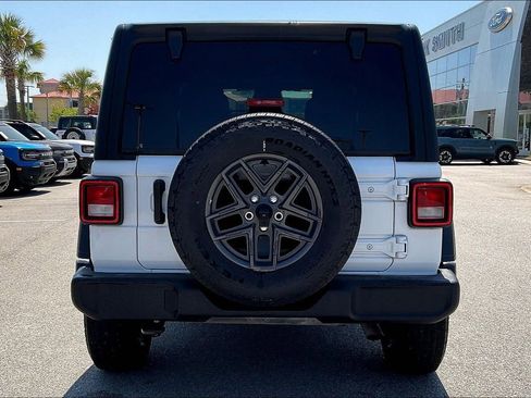 Used 2025 Jeep Wrangler Sport S AWD/4WD image 5