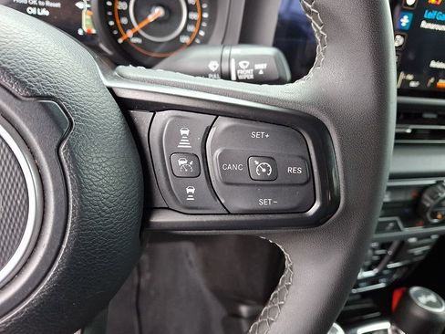 Used 2025 Jeep Wrangler Unlimited Rubicon AWD/4WD image 22