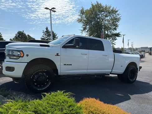 Used 2021 RAM 3500 Big Horn w/ Night Edition AWD/4WD image 2