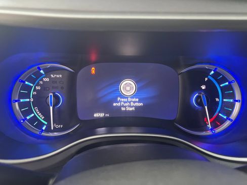 Used 2024 Chrysler Pacifica Limited FWD image 17