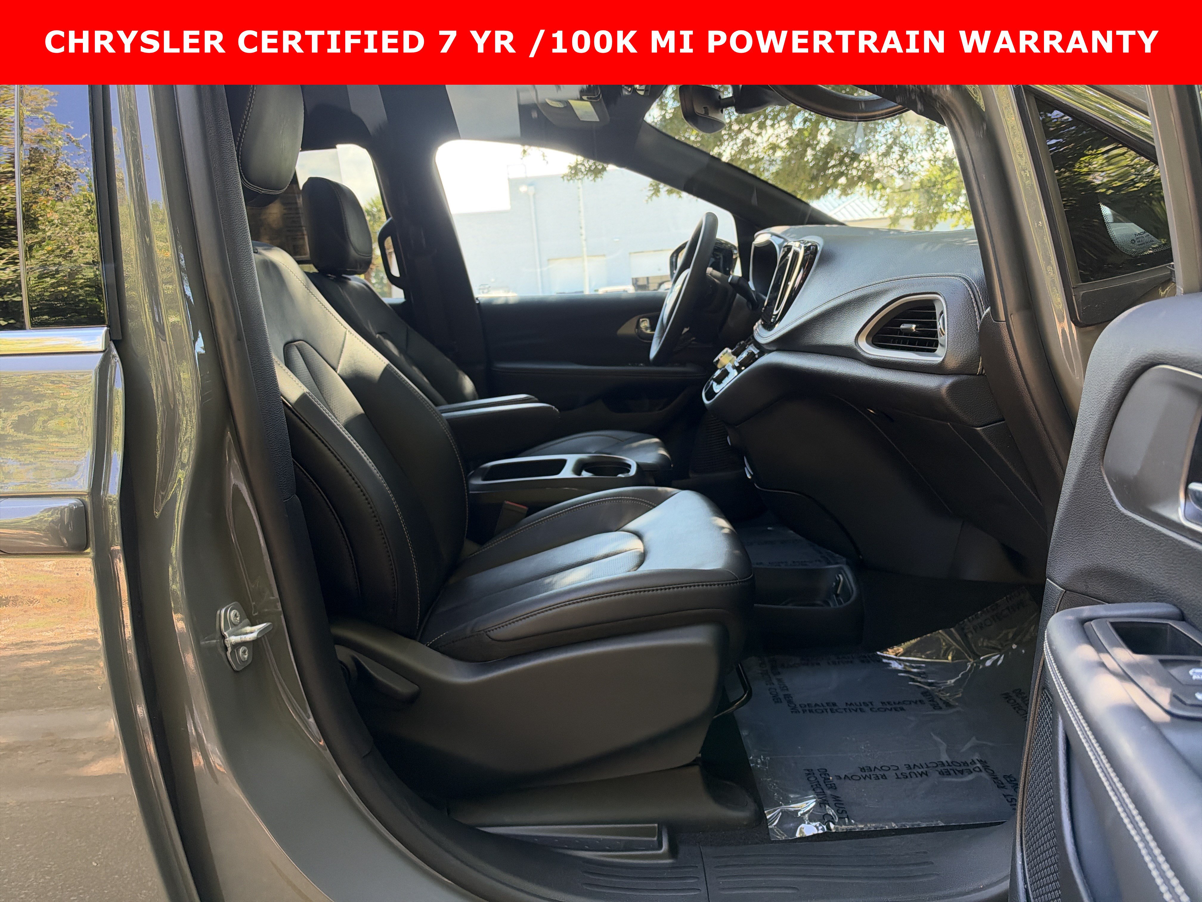Used 2025 Chrysler Pacifica Select FWD image 32