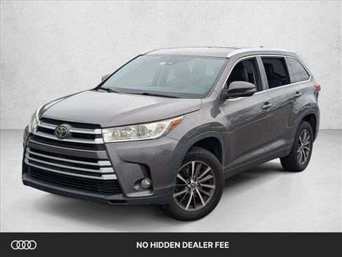 Used 2018 Toyota Highlander XLE FWD image 1