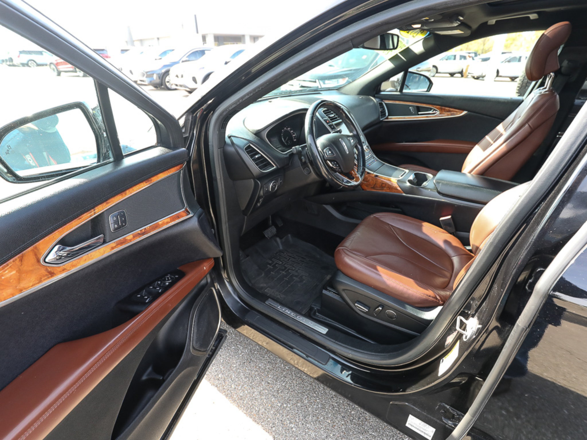 Used 2017 Lincoln MKX Reserve w/ Lincoln MKX Climate Package AWD/4WD image 11
