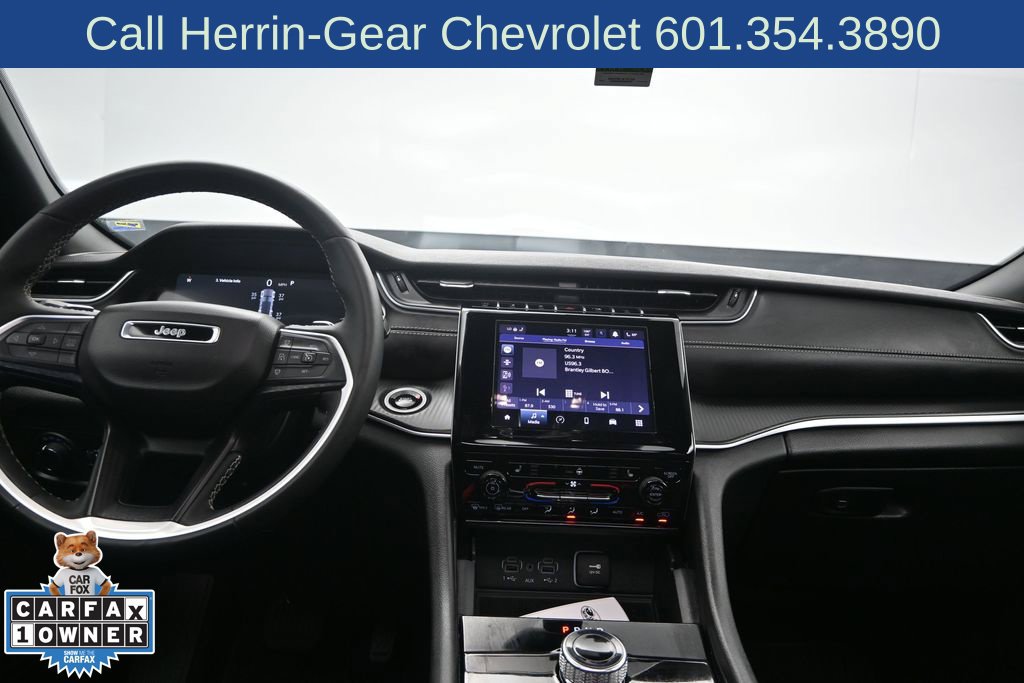 Used 2025 Jeep Grand Cherokee Laredo X w/ Luxury Tech Group I RWD image 19