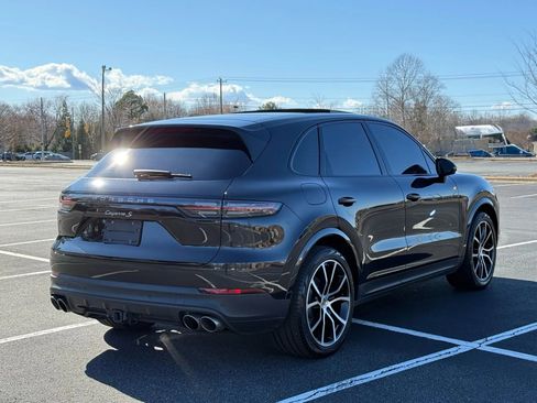 Used 2019 Porsche Cayenne S image 5