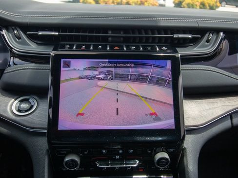 Used 2023 Jeep Grand Cherokee Overland RWD image 30