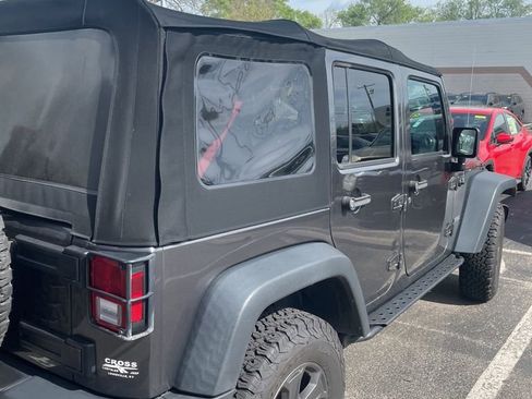 Used 2017 Jeep Wrangler Unlimited Rubicon image 5