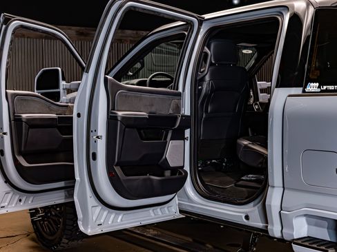 Used 2025 Ford F450 Platinum w/ FX4 Off-Road Package image 30