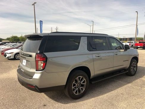 Used 2024 Chevrolet Suburban Z71 w/ Luxury Package AWD/4WD image 11
