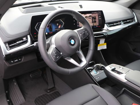 Certified 2025 BMW X1 xDrive28i w/ Technology Package image 14