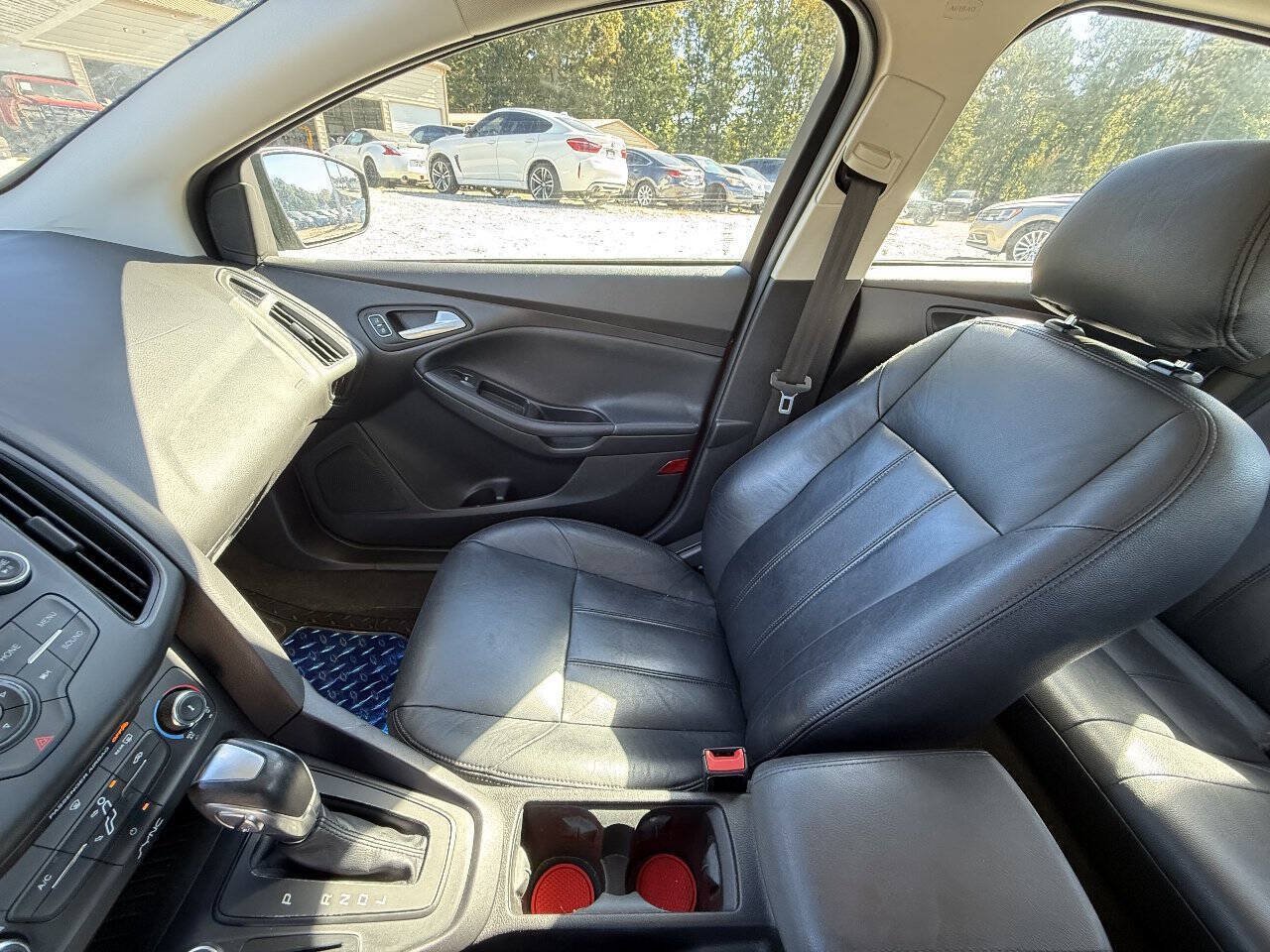 Used 2015 Ford Focus SE FWD image 16