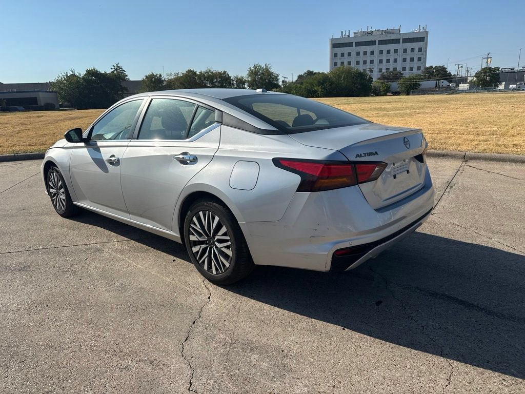Used 2024 Nissan Altima 2.5 SV FWD image 4