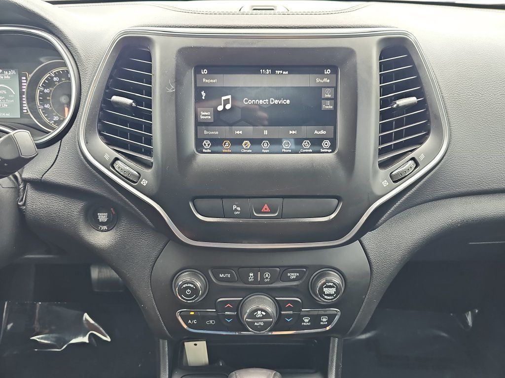 Used 2019 Jeep Cherokee Latitude Plus w/ Comfort/Convenience Group FWD image 20