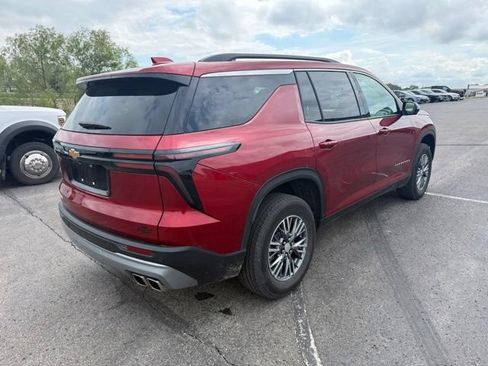 Used 2025 Chevrolet Traverse LT w/ Driver Confidence Package FWD image 7