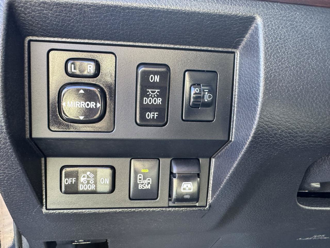Used 2014 Toyota Tundra Limited w/ Limited Premium Package AWD/4WD image 19